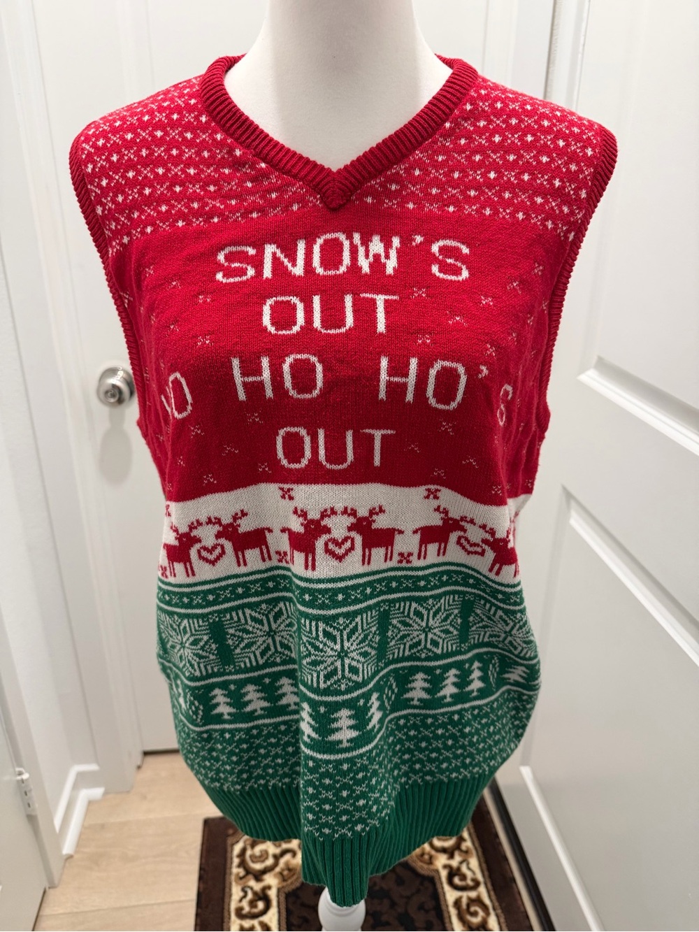 Christmas Sweater Vest Mens M Snow’s Out Ho Ho Out Ugly Holiday Knit Red Green